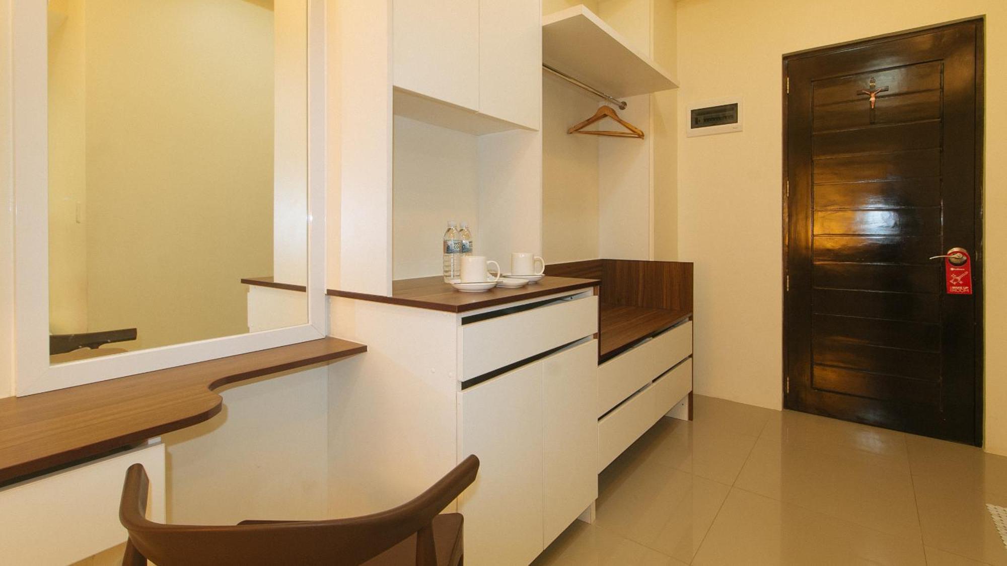 Reddoorz @ Leoncia Apartelle Mandaue Exterior foto