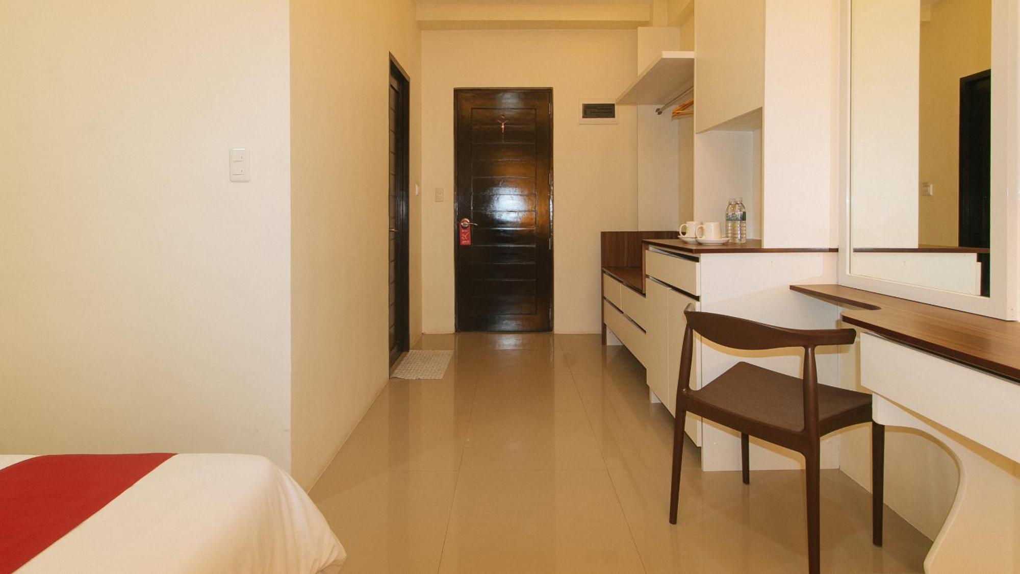 Reddoorz @ Leoncia Apartelle Mandaue Exterior foto