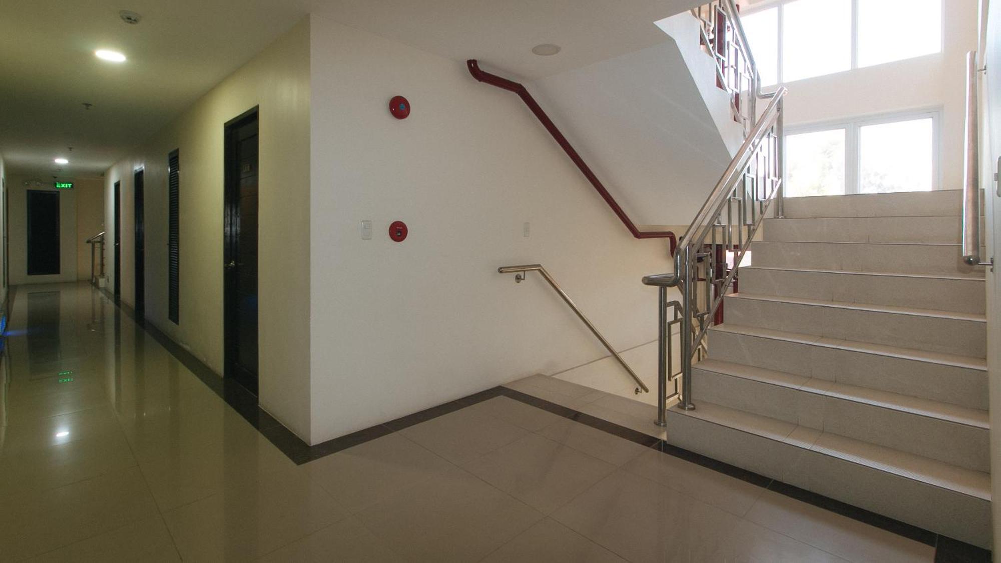 Reddoorz @ Leoncia Apartelle Mandaue Exterior foto